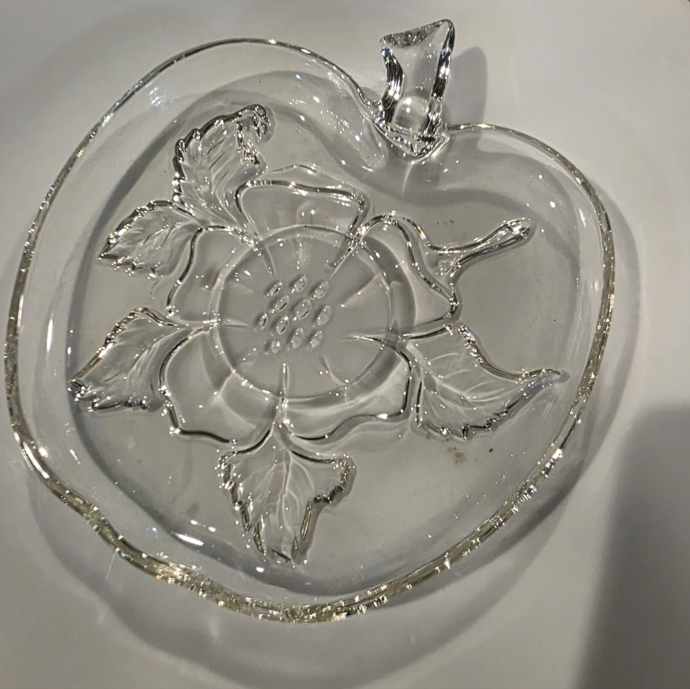 Hazel-Atlas clear glass dish from "Orchard" or "Apple Blossom" pattern